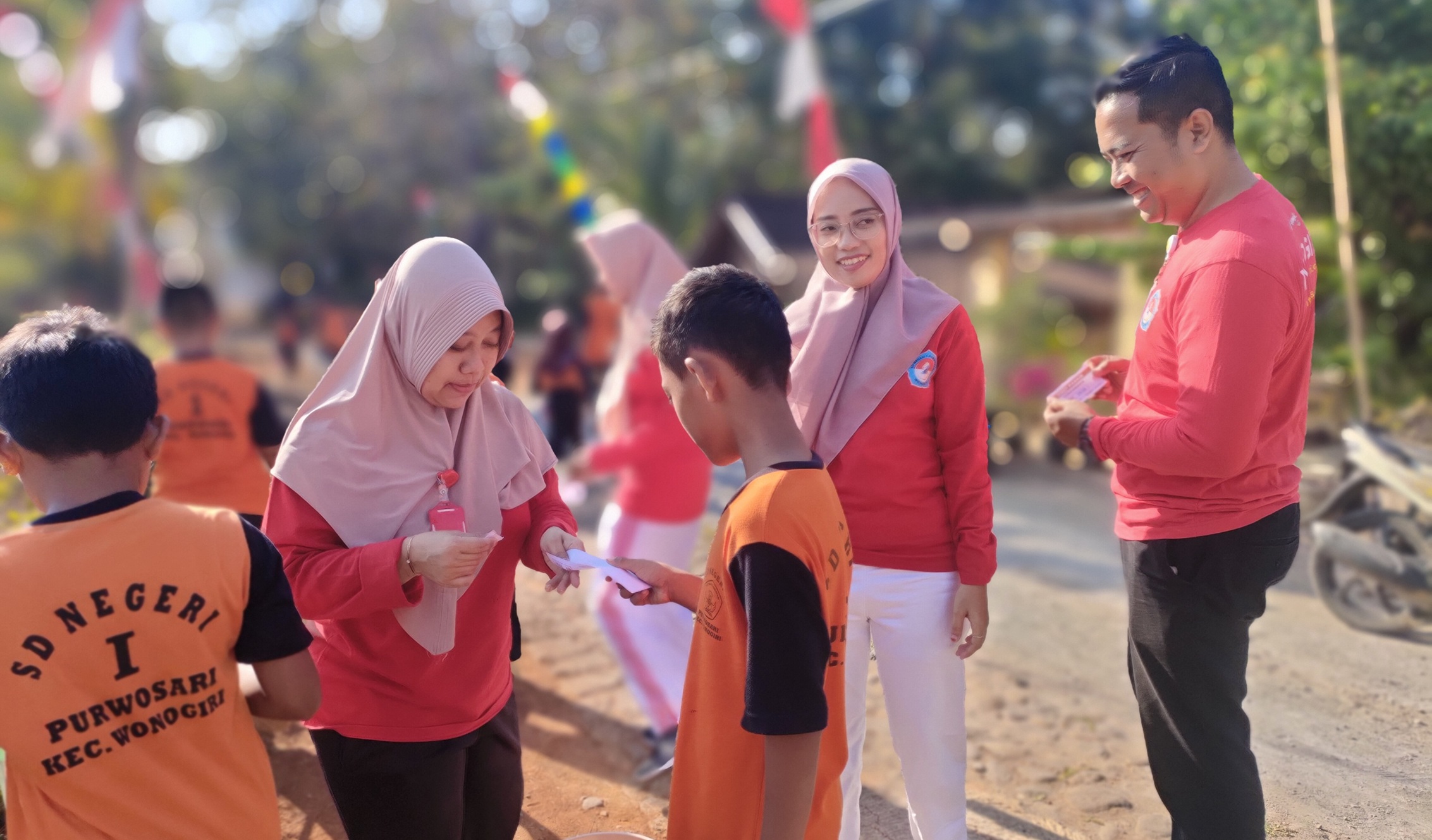Semarak HUT Kemerdekaan RI: SD Negeri 1 Purwosari Gelar Jalan Sehat, Eratkan Kebersamaan